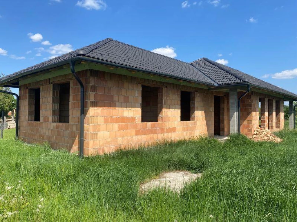 For sale house, Bezi