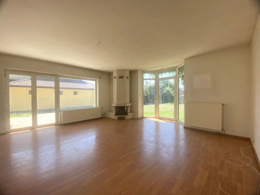 A közkedvelt Halászi úti lakóparkban családi ház eladó!