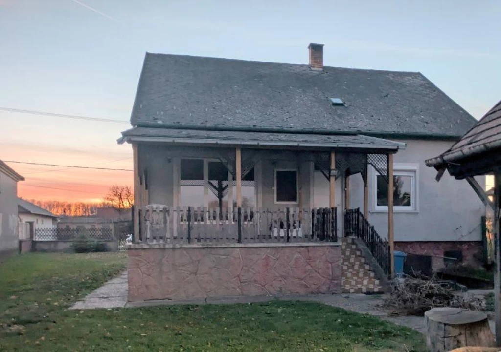 For sale house, Máriakálnok