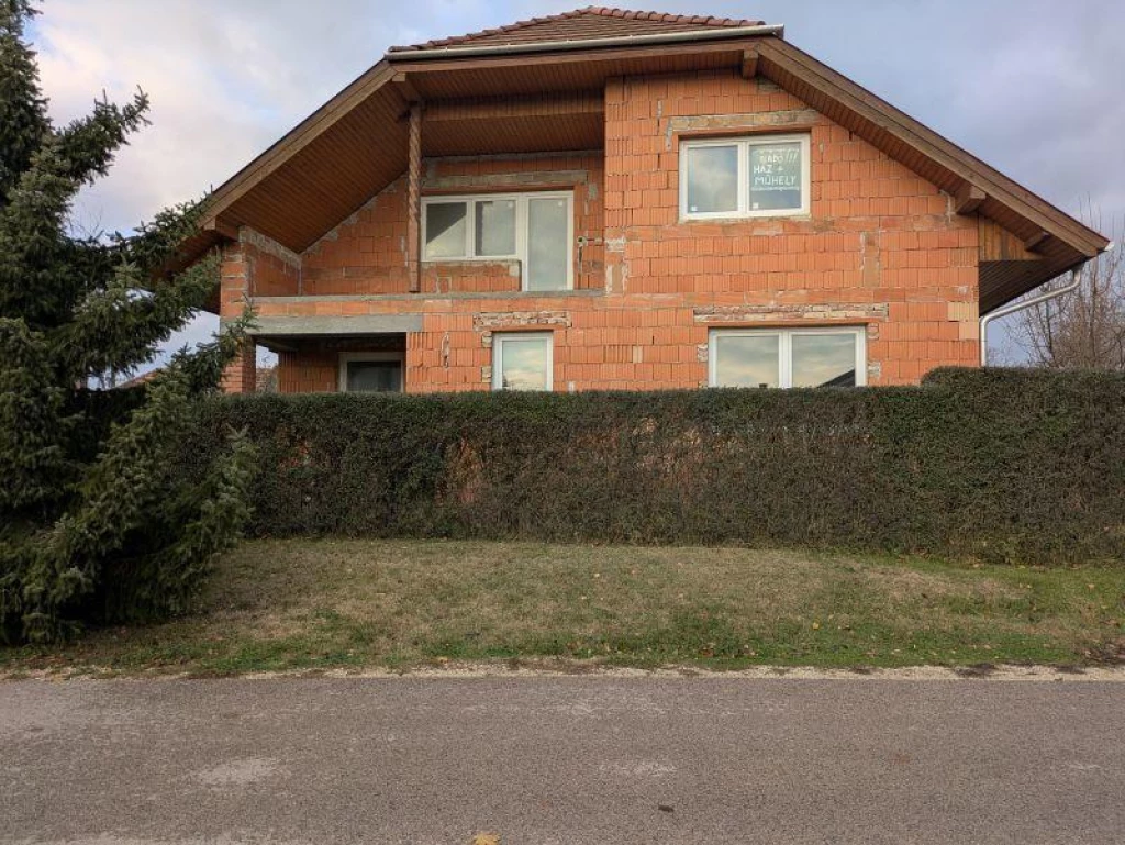 c3-1-name c2-1-name, Halászi