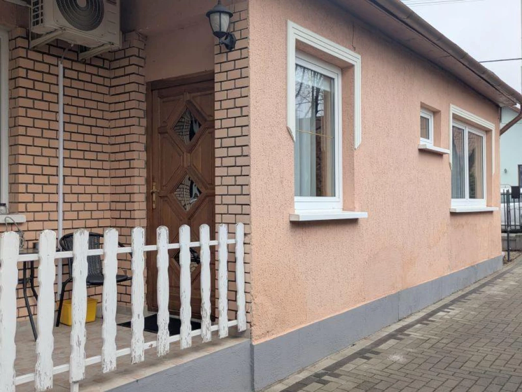 c3-1-name c2-2-name, Mosonmagyaróvár, Károlyliget