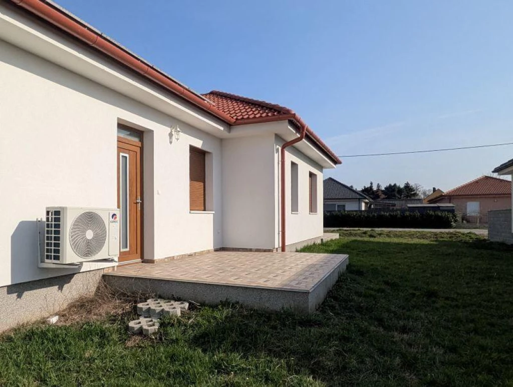 For sale brick flat, Levél