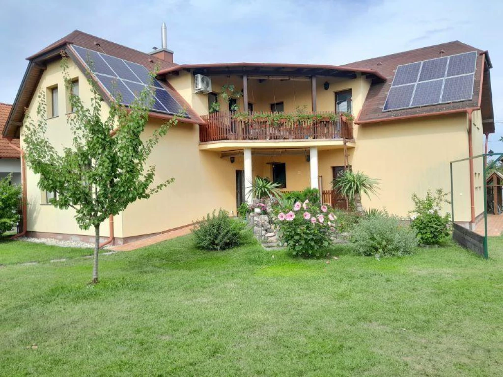 HÉDERVÁRI NYUGALOM, KÉTGENERÁCIÓS SZABADSÁG