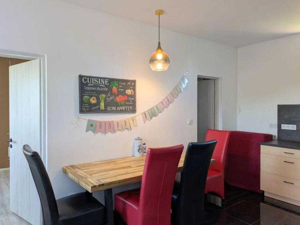 Teljes belső felújításon átesett családi ház Mosonmagyaróváron, 475 m²-es telken