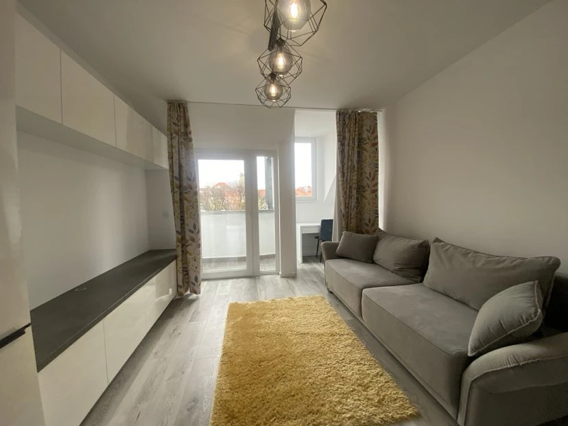 Kiadó téglalakás, Pécs