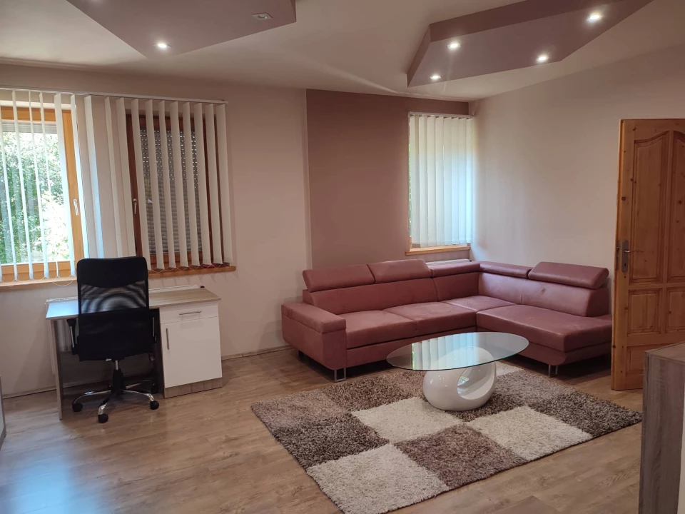 Kiadó téglalakás, Pécs