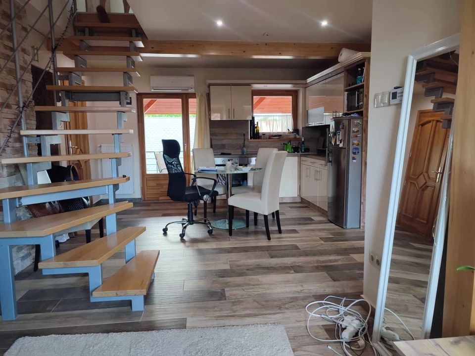 Kiadó téglalakás, Pécs