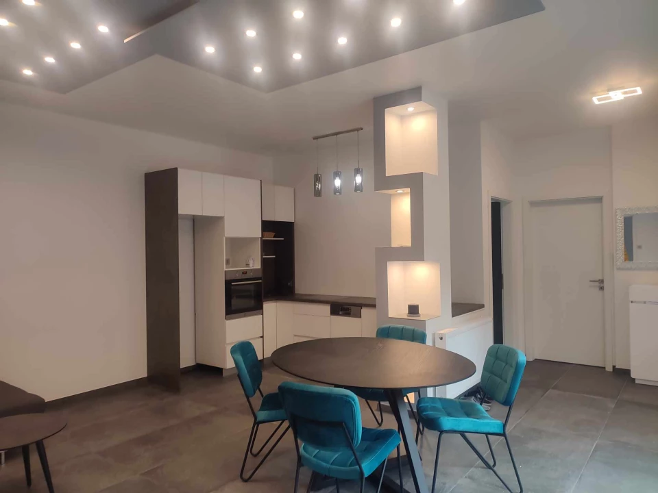 Kiadó téglalakás, Pécs