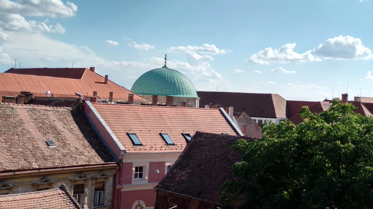 Kiadó téglalakás, Pécs