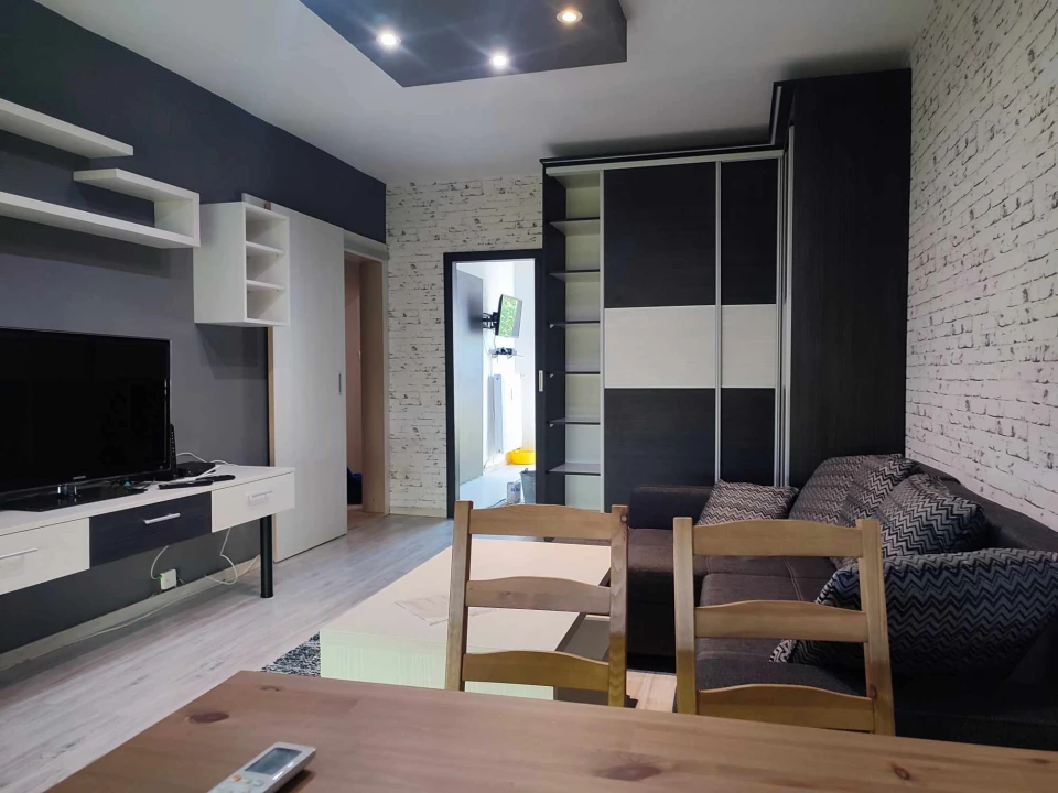 Eladó panellakás, Pécs