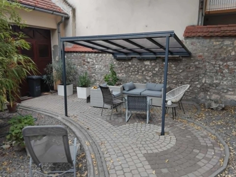 Kiadó téglalakás, Pécs