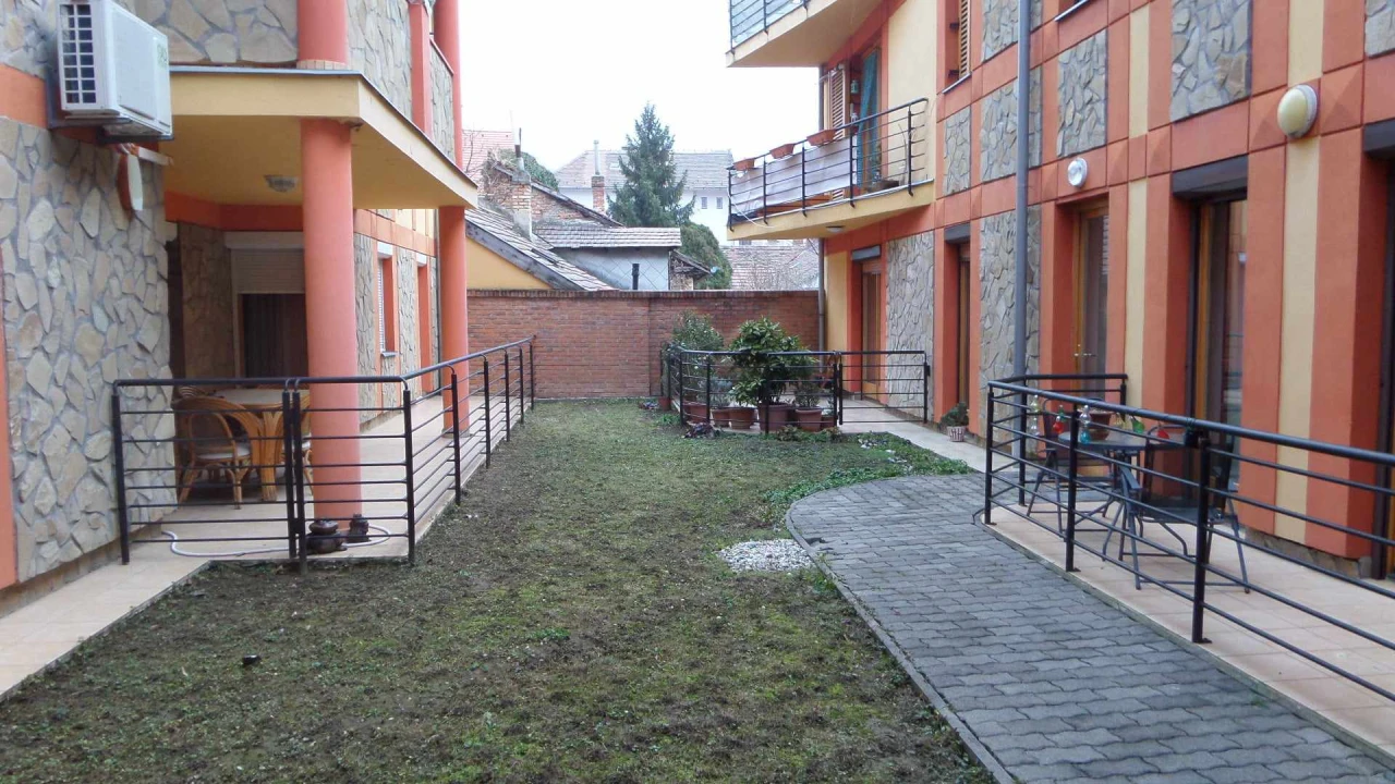 c3-2-name c2-19-name, Pécs