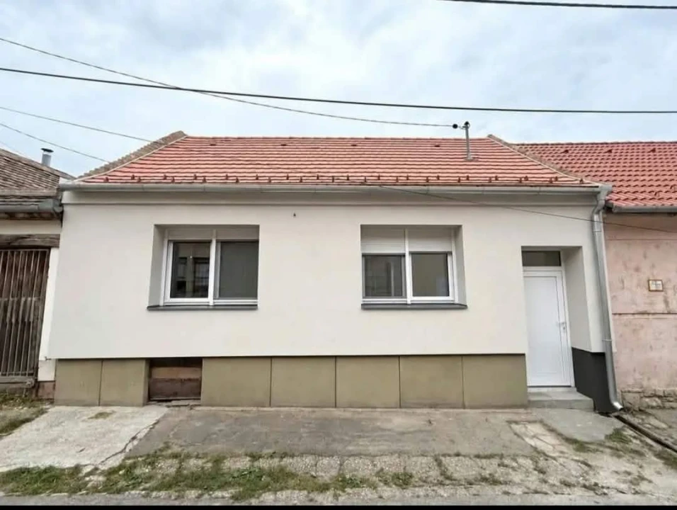 c3-1-name c2-1-name, Pécs