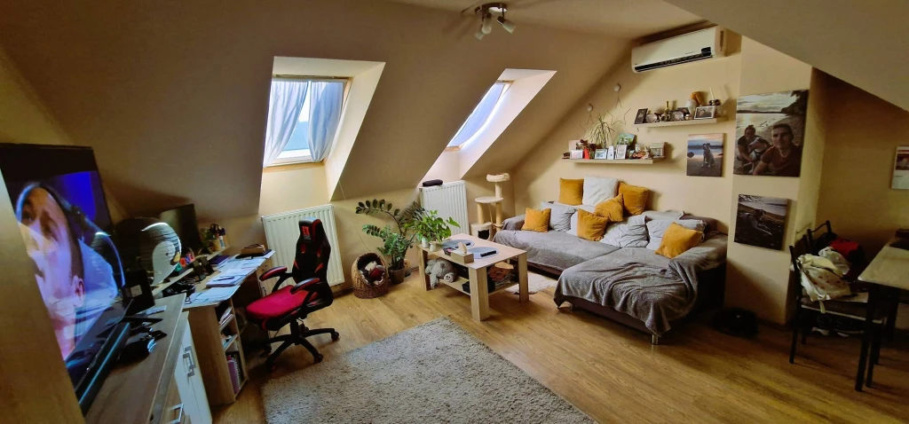 Eladó Társasházi lakás, Vác, Belváros, 102nm, 99990000 Ft