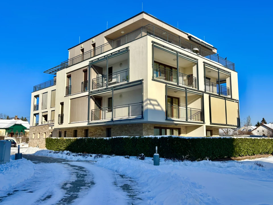 Eladó téglalakás, Csopak