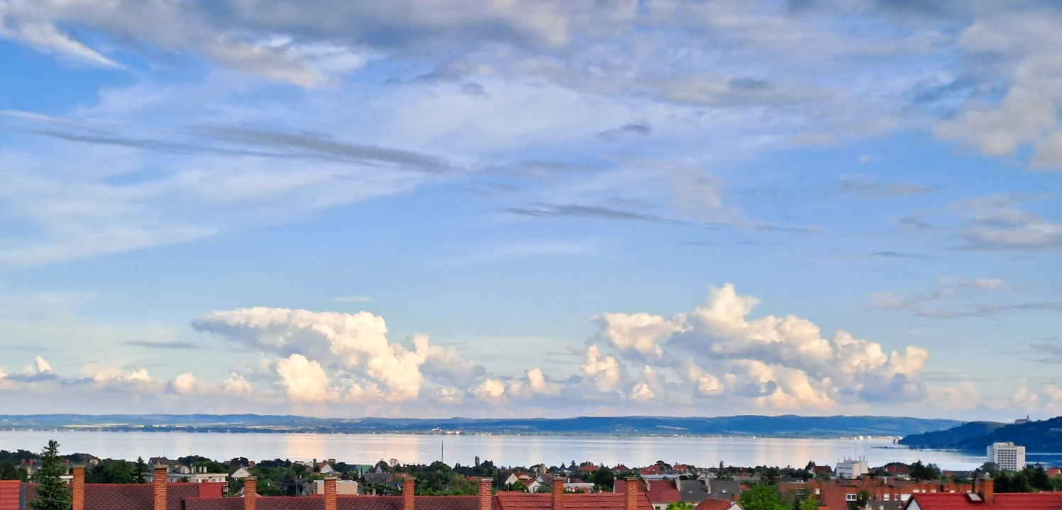 Eladó társasházi lakás, Balatonfüred
