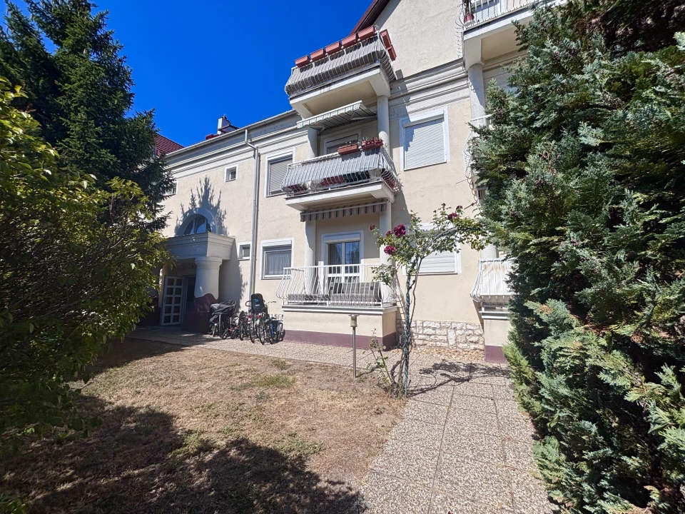Eladó téglalakás, Balatonfüred