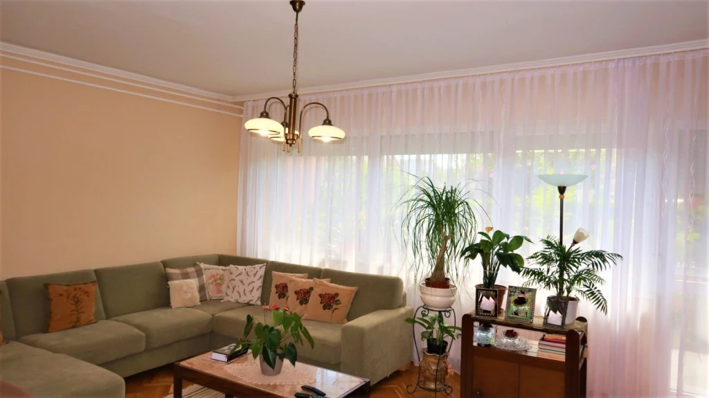 Ságvári Kertvárosban Nappali+3 szobás sorház, garázzsal eladó!