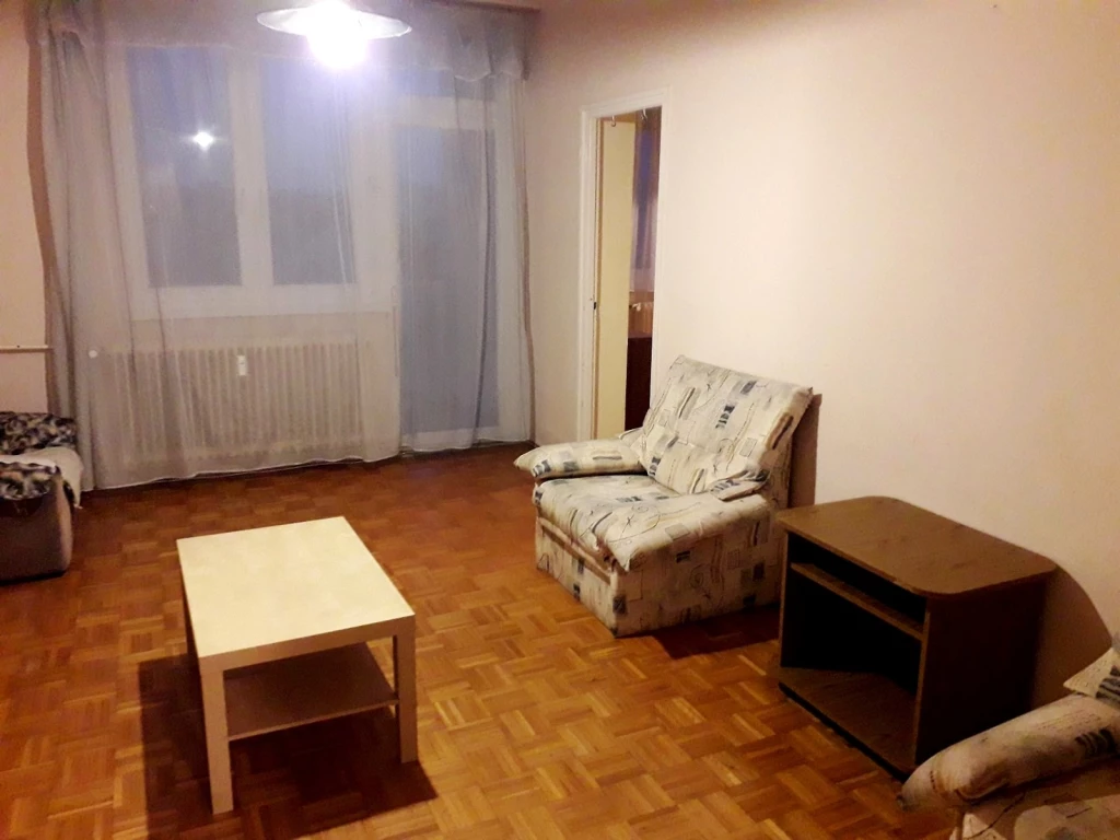 NYÍREGYHÁZA BELVÁROSÁBAN 2 SZOBÁS, LAKÁS SZIGETELT TÁRSASHÁZBAN ELADÓ.
