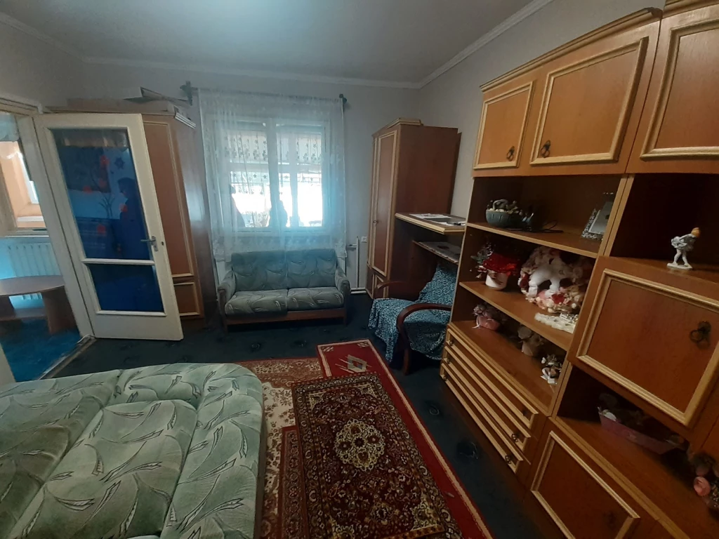 VAJDABOKORBAN 2 SZOBA+ KIS NAPPALIS CSALÁDI HÁZ ELADÓ.