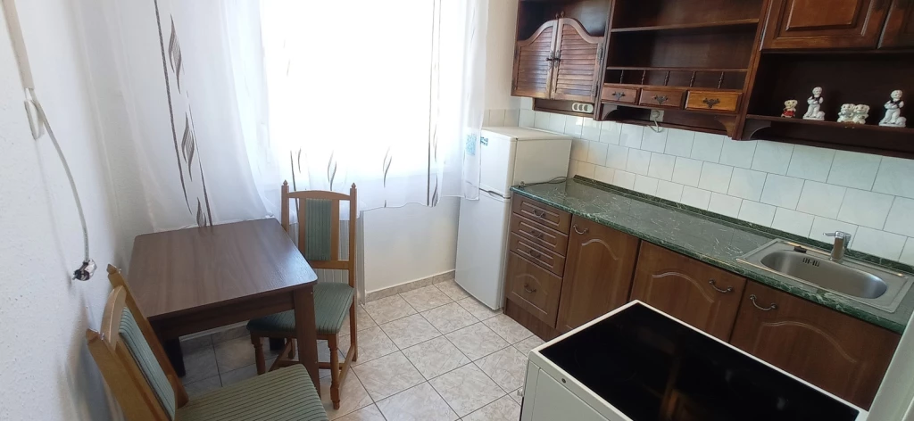 Nyíregyháza, Ferenc körúton, 53m2-es, 2 szobás, bútorozott, gépesített lakás kiadó!