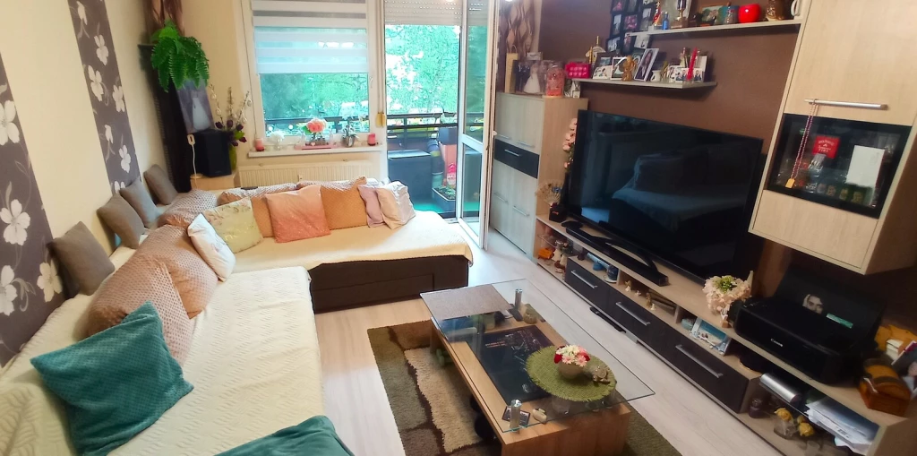 NYÍREGYHÁZA ÖRÖKÖSFÖLDÖN 3 SZOBÁS, 1. EMELETI LAKÁS ELADÓ.
