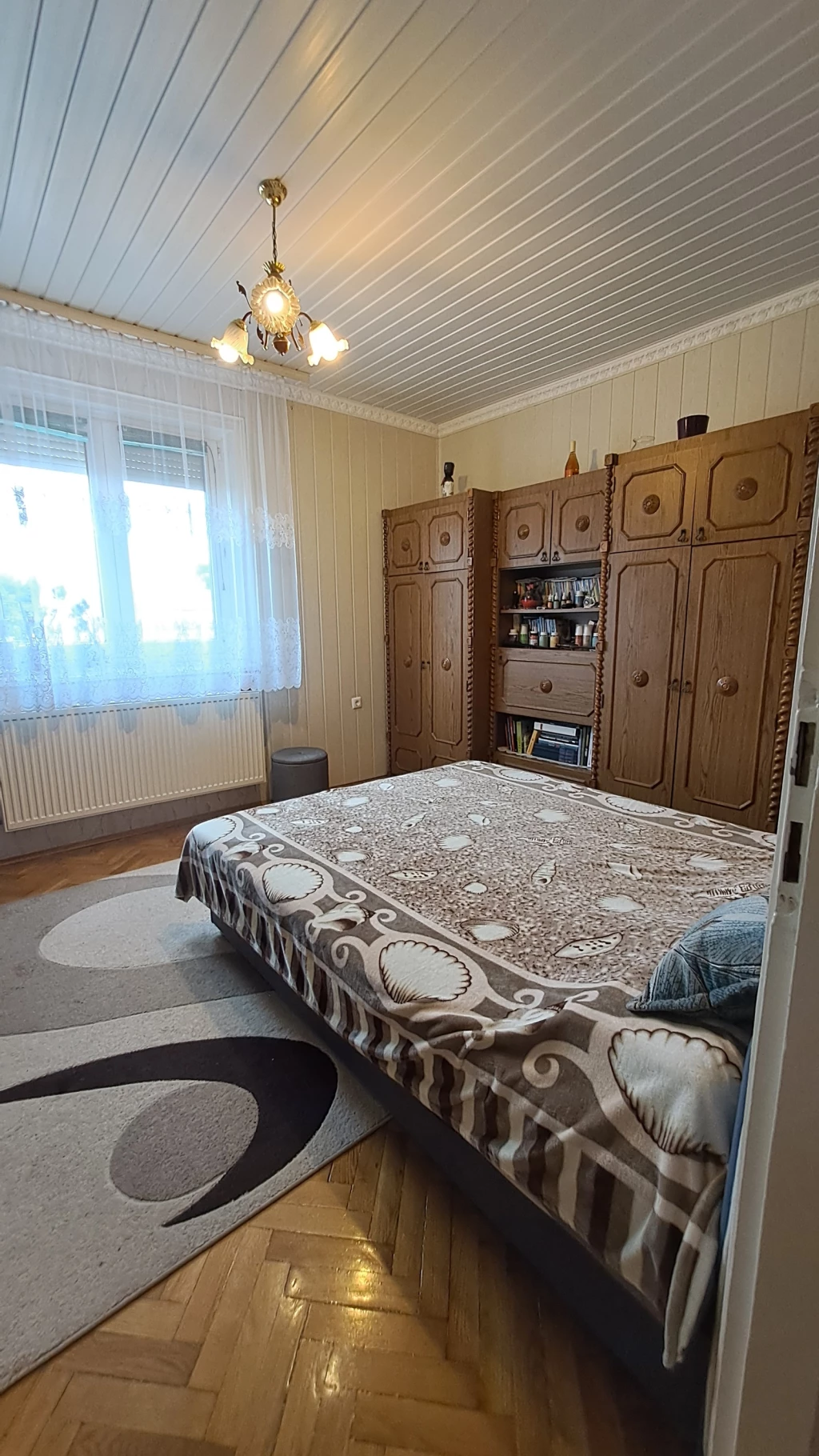 NYÍREGYHÁZA, SZÉNA TÉRHEZ KÖZELI 1. EMELETI TÁRSASHÁZI LAKÁS ELADÓ