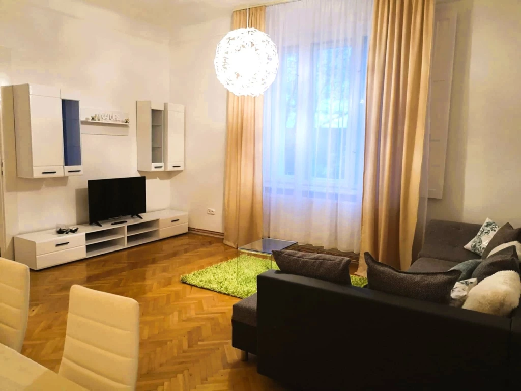 Nyíregyháza Belvárosában, Szent István Utcán, 2 Szobás Lakás Teljes Berendezéssel Eladó!