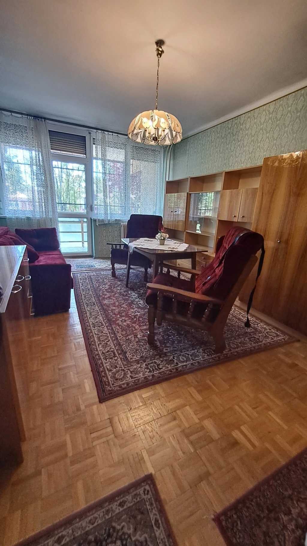 NYÍREGYHÁZÁN A BÚZA TÉR KÖZELÉBEN 2 SZOBÁS, NAGY ERKÉLYES, FÖLDSZINTI LAKÁS ELADÓ.