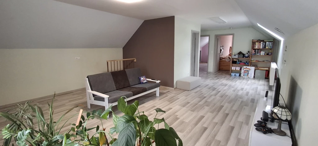 NYÍREGYHÁZA-BORBÁNYA, SZÉPEN FELÚJÍTOTT, 120 m²-es CSALÁDI HÁZ ELADÓ