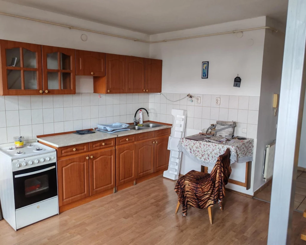 Nyíregyháza, Moszkva utcában 2 szoba+ nappalis, belső szintes lakás eladó!