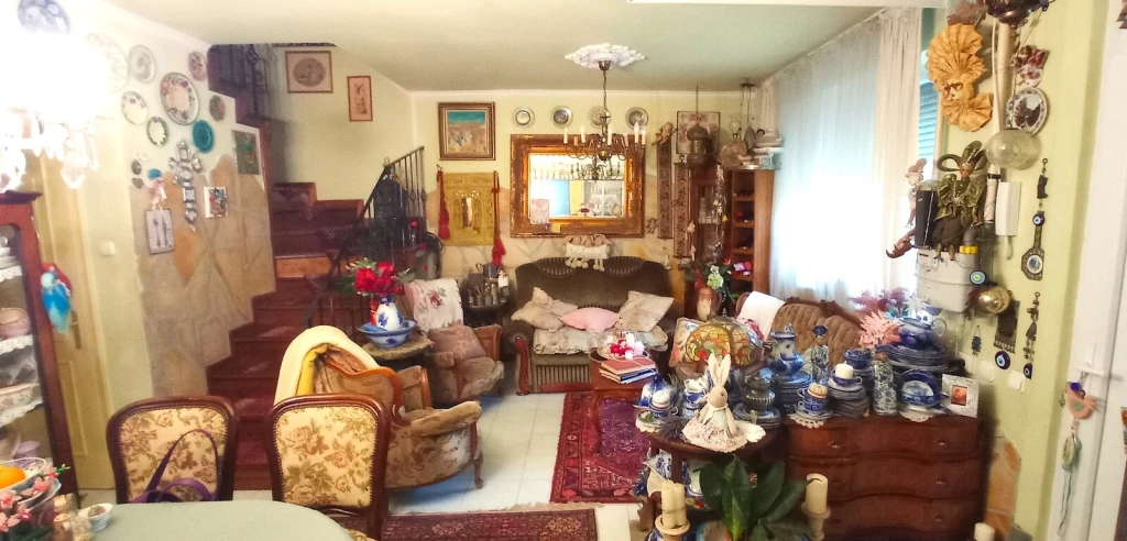 Nyíregyháza Belvárosában, Belső Szintes Nappali+3 Szobás, Erkélyes Lakás, Garázs Eladó!