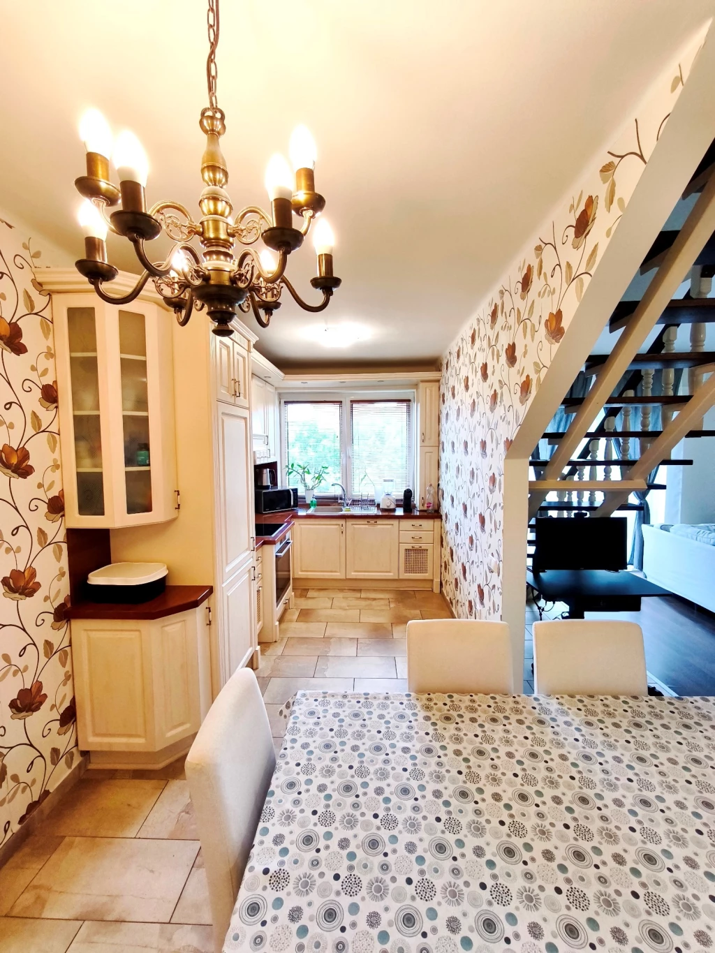 Nyíregyháza Belvárosában, Nappali+4 szobás, Belső Szintes Lakás, 2 Állásos Garázzsal Eladó!