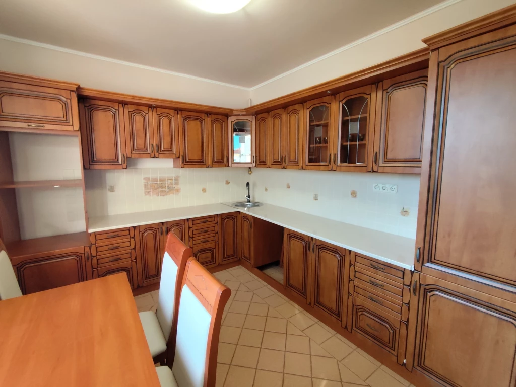 Nyírtura központi részén, nappali + 3 szobás igényes családi ház, garázzsal eladó!