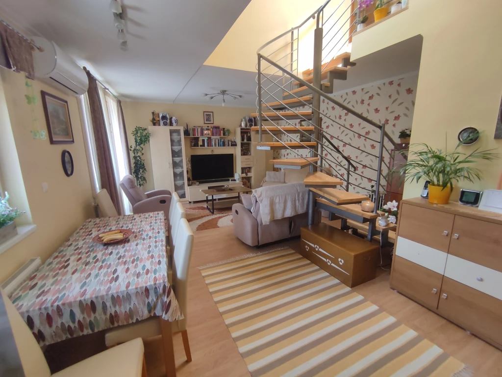 Nyíregyháza Belvárosában, 86 m²-es, belső szintes lakás eladó