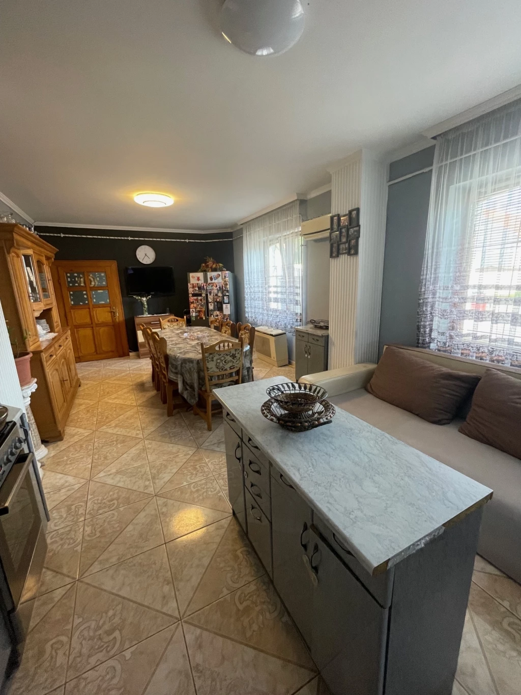 Nyíregyháza, Belvároshoz és a Kórházhoz egyaránt közel CSALÁDI HÁZ, PIHENŐKERTTEL ELADÓ!