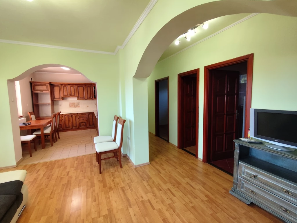 NYÍRTURÁN 3 SZOBA+ NAPPALIS AMERIKAI TIPUSÚ CSALÁDI HÁZ ELADÓ.