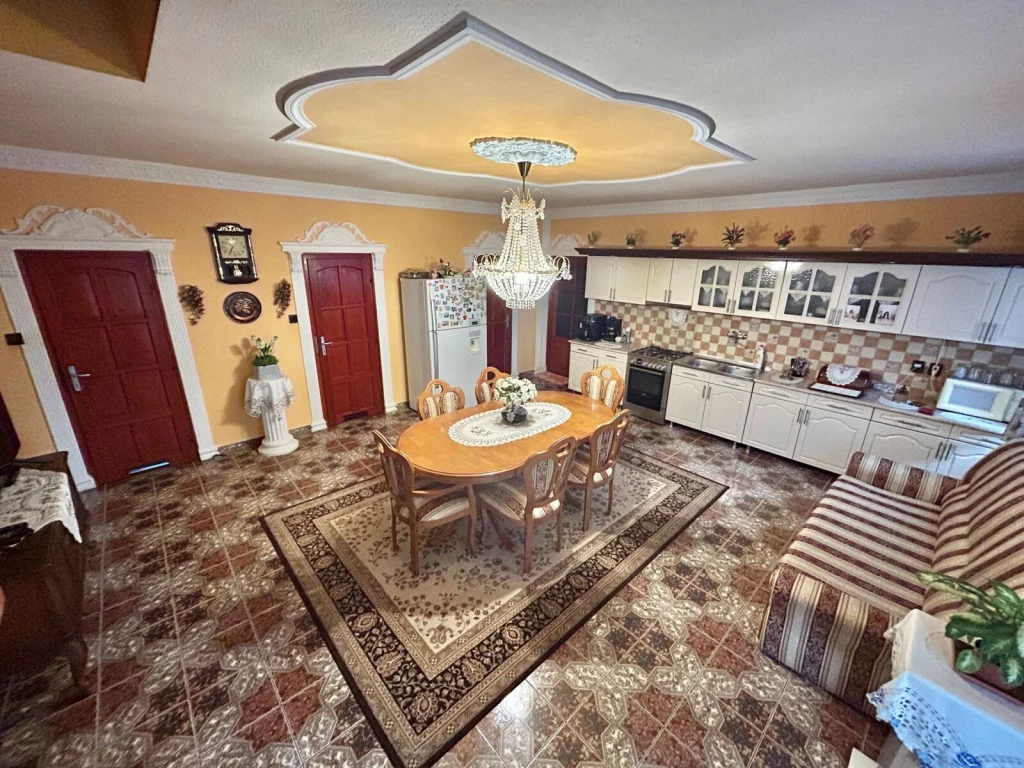 Nyíregyháza Oroson Praktiker Közelében, Nappali+6 Szobás Családi Ház Eladó!