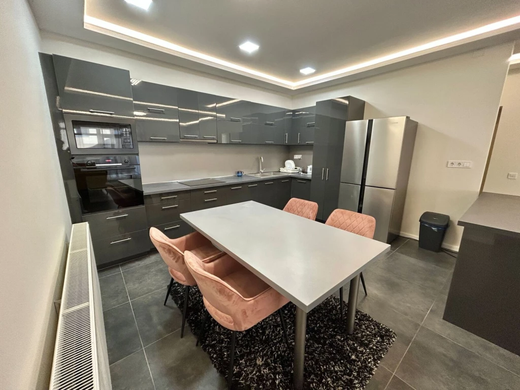 Nyíregyházán 3 szoba + nappalis, igényes, önálló családi ház kiadó