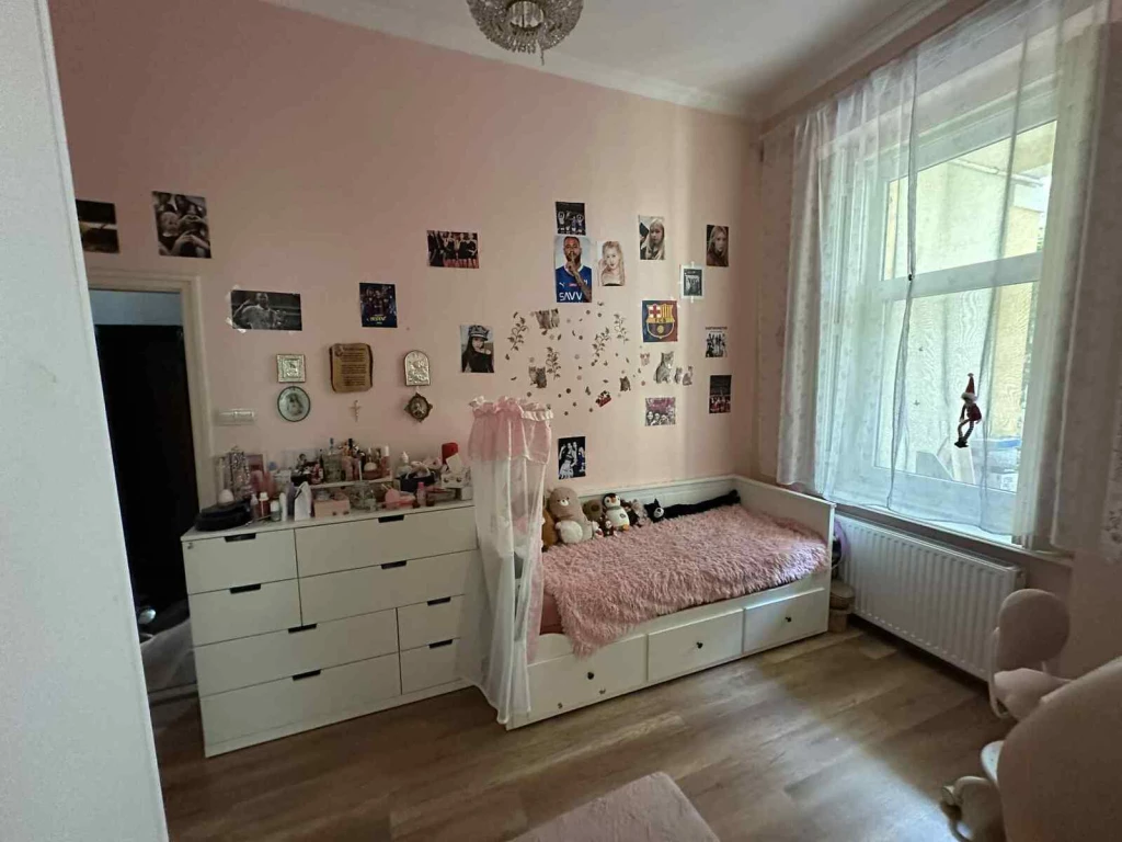 Nyíregyháza Belvárosában, felújított POLGÁRI TÍPUSÚ, nappali + 2 szobás családi ház eladó!