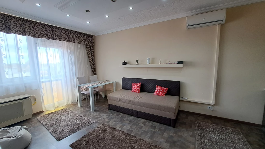 1+1 szobás, 42 nm-es lakás, teljes berendezéssel együtt eladó!