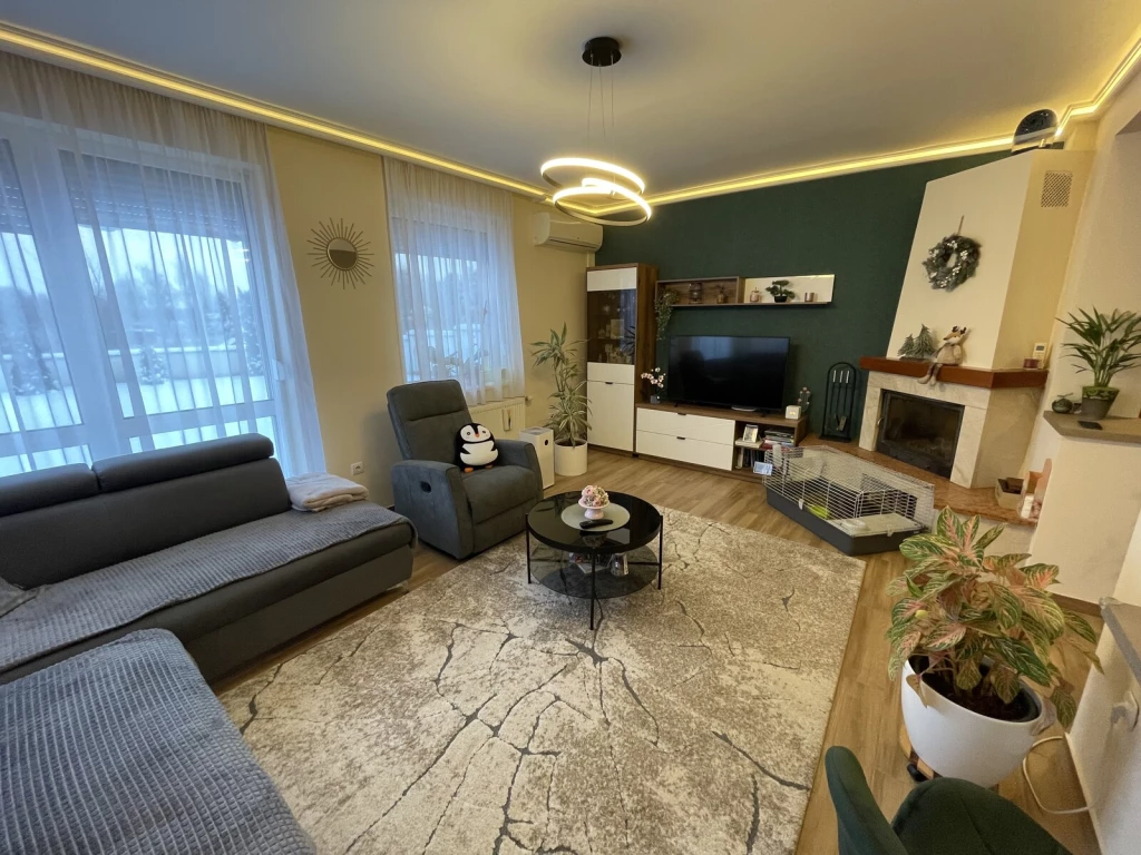 Nyíregyháza, nappali + 2 szobás  igényes családi ház eladó!