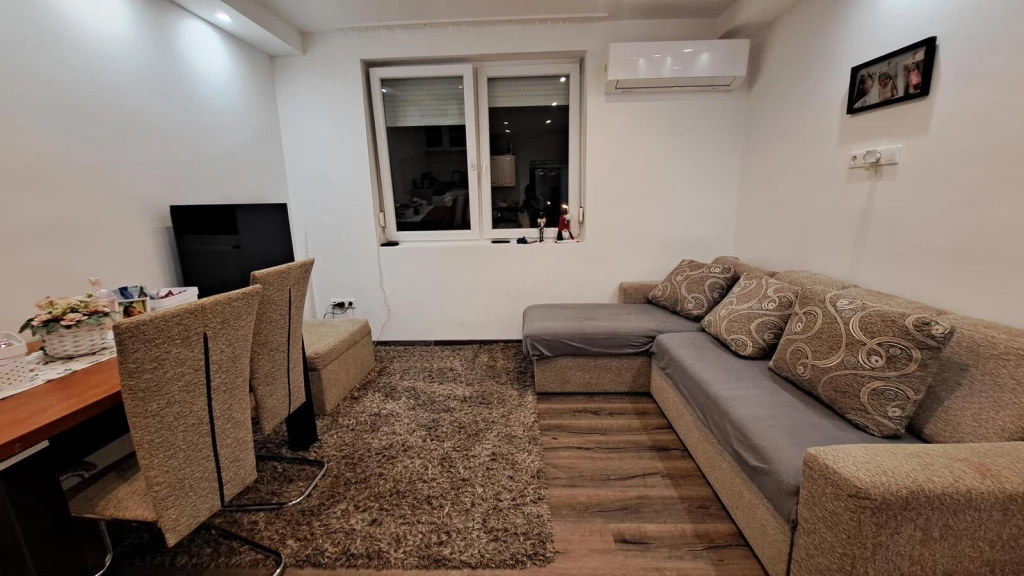 Nyíregyházán, az állomás közelében felújított, erkélyes tégla lakás eladó!