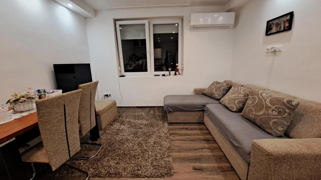 Arany János utcában 1. emeleti, Nappali +2 szobás, 2 erkélyes lakás eladó!