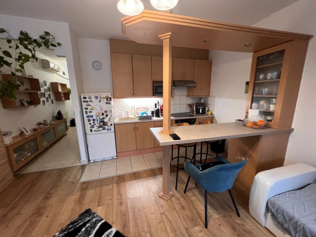 Nyíregyháza Belvárosában, nappali + 1 szobás, erkélyes lakás zártudvaros társasházban KEDVEZŐ ÁRON ELADÓ!