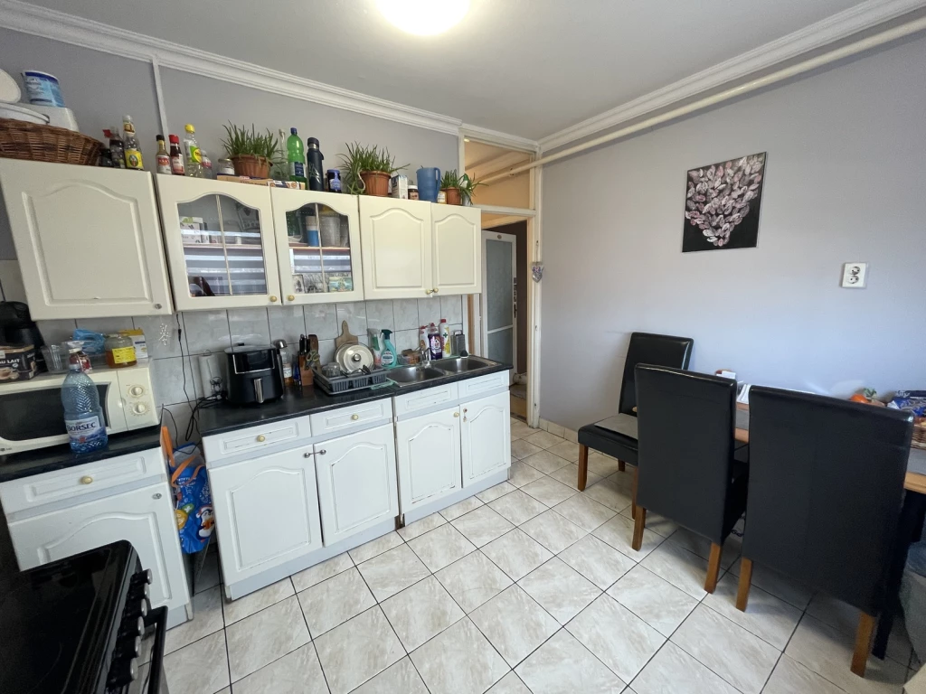 NYÍREGYHÁZA ÖRÖKÖSFÖLDÖN 2 SZOBÁS, ERKÉLYES LAKÁS ELADÓ!