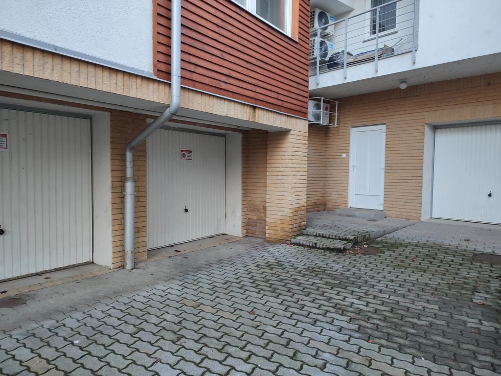 Nyíregyháza, Belvárosban a Selyem utcában 15m2-es garázs eladó!