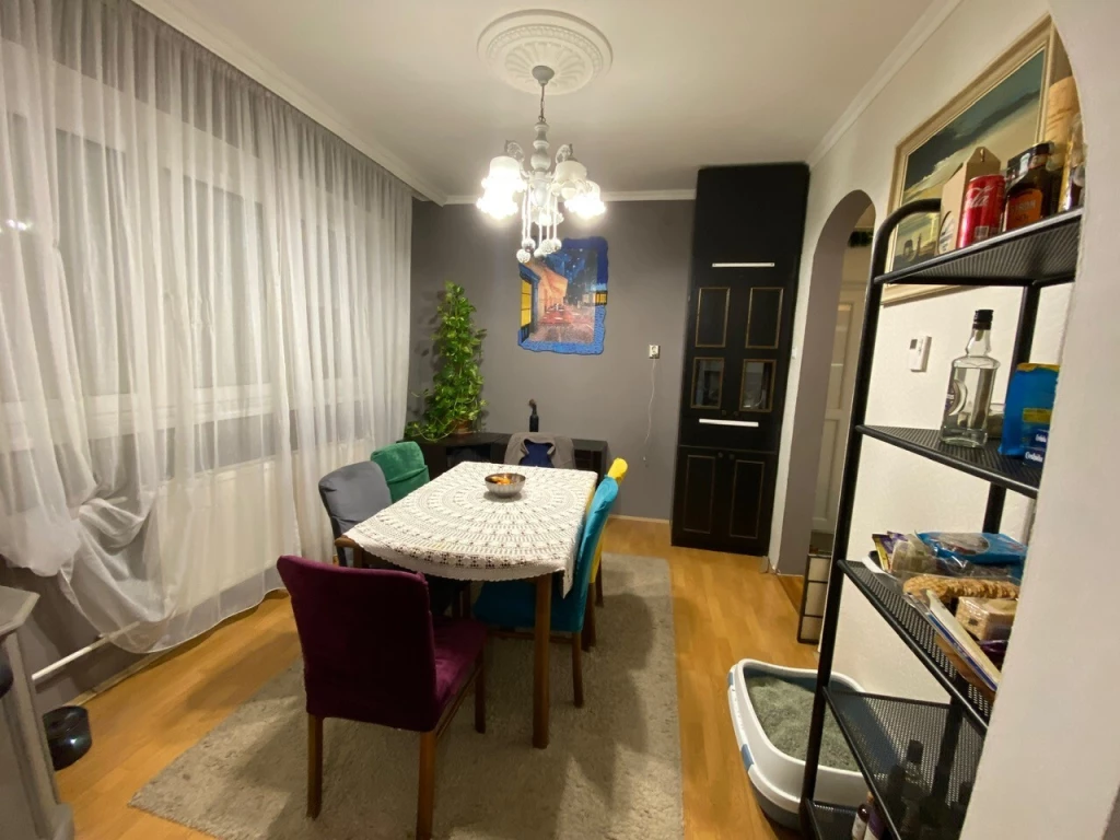 NYÍREGYHÁZA-BELVÁROS, 3 SZOBA + NAPPALIS LAKÁS KERTKAPCSOLATTAL ELADÓ