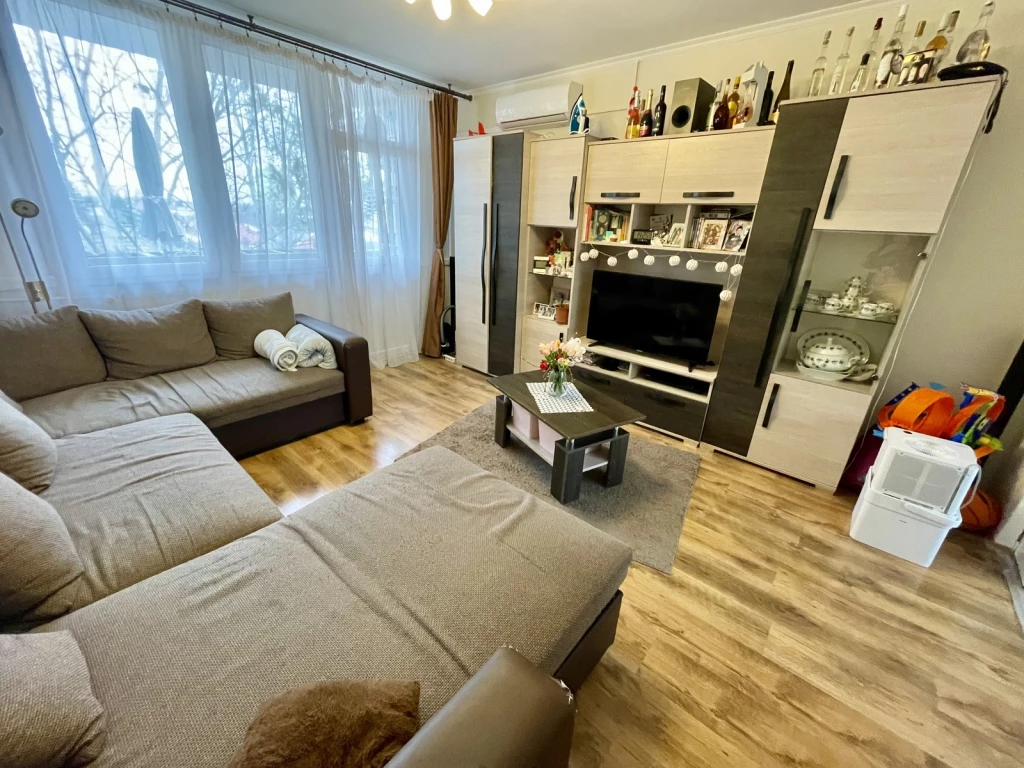 NYÍREGYHÁZA, BELVÁROS KÖZELÉBEN, 64 m2-ES, ERKÉLYES LAKÁS ELADÓ