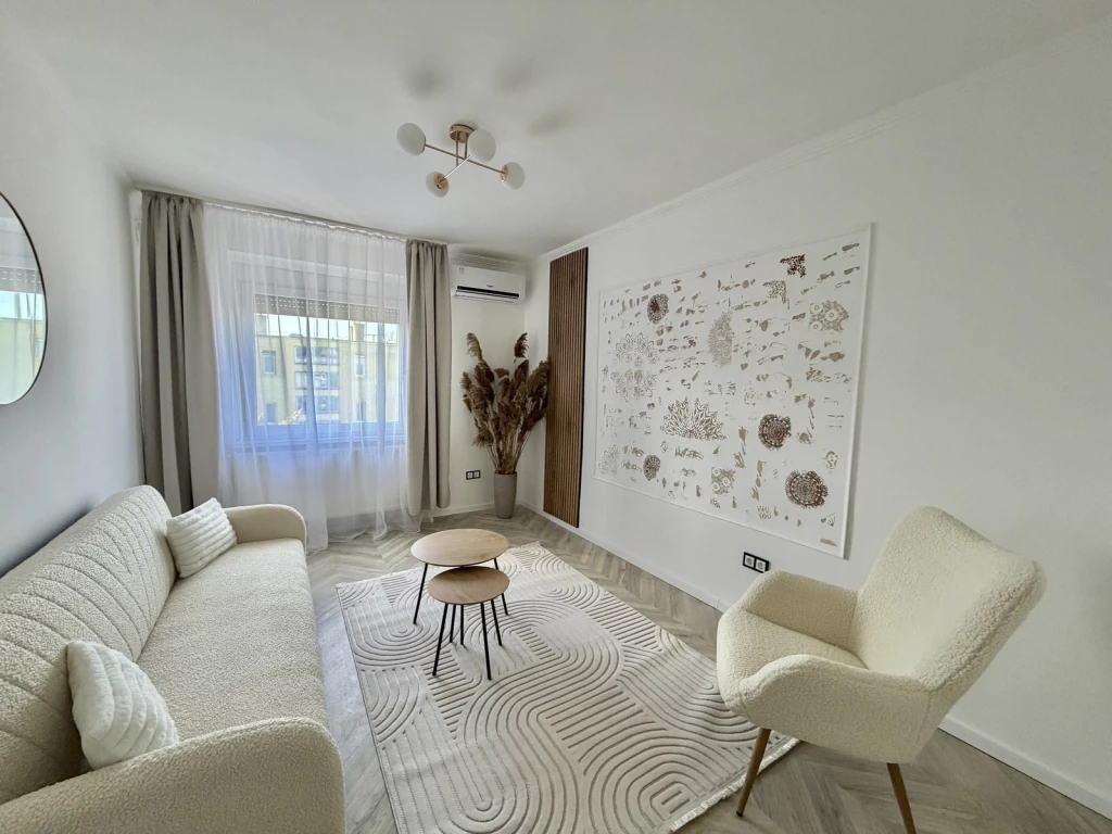 Nyíregyháza, Kórház közelében nappali + 2 szobás, felújított lakás GARÁZZSAL eladó!